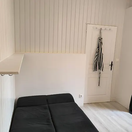 A 5 Min Du M7 Apartment