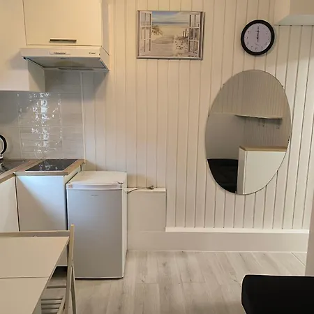 A 5 Min Du M7 Apartment *